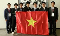 Việt Nam giành 2 huy chương vàng Olympic Vật lý quốc tế 2023