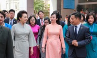 Phu nhân Chủ tịch nước Võ Văn Thưởng và phu nhân Tổng Bí thư, Chủ tịch Trung Quốc Tập Cận Bình giao lưu với sinh viên 