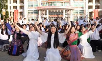 Gần 1.000 sinh viên Sơn La xếp hình Kỷ niệm 74 năm ngày học sinh, sinh viên