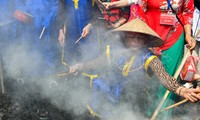 Người trẻ tự hào tham gia Hội thi kéo lửa, thổi cơm làng Thị Cấm (Hà Nội)
