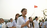 Đoàn Hành trình &apos;Sinh viên với khát vọng non sông&apos; dâng hương tại chiến trường Điện Biên Phủ