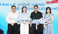 MC Khánh Vy cùng các chuyên gia tư vấn tâm lý cho thí sinh trước kỳ thi