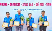 Trao tặng Huy hiệu &apos;Tuổi trẻ dũng cảm&apos; cho bốn thanh niên đập tường cứu người trong vụ cháy ở Trung Kính, Hà Nội