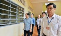 Bộ trưởng Nguyễn Kim Sơn kiểm tra chuẩn bị thi tốt nghiệp THPT tại Hậu Giang