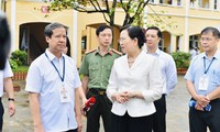 Bộ trưởng Nguyễn Kim Sơn động viên thí sinh, giáo viên trước kỳ thi tốt nghiệp THPT 