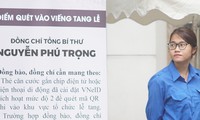 Tình nguyện viên hỗ trợ người dân tại Lễ Quốc tang Tổng Bí thư Nguyễn Phú Trọng