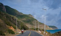 Đường chạy Tiền Phong Marathon 2022 lãng mạn trong ánh nắng chiều