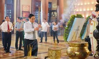 Thủ tướng Phạm Minh Chính tưởng niệm các anh hùng liệt sĩ tại Đền Bến Dược