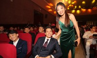 Huỳnh Như rạng ngời trong đêm trao giải Quả bóng vàng Việt Nam 2022
