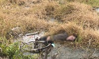 Nam thanh niên đi xe đạp ngã xuống ruộng tử vong