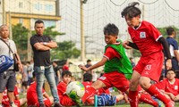 Bóng đá cộng đồng, sân chơi bổ ích cho trẻ em tại TPHCM