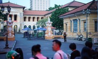 Người dân xếp hàng từ 3h sáng xem tòa xét xử bà Nguyễn Phương Hằng