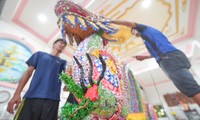 Ngắm linh vật rồng bằng kẹo ở lễ hội Làm Chay