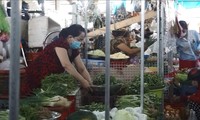 TPHCM mở lại chợ truyền thống: Tiểu thương nói gì về mặt hàng rau, củ tăng giá?