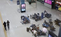 Hàng trăm hành khách mắc kẹt tại sân bay Nhật Bản