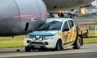 Máy bay Jetstar bị ô tô phá hỏng động cơ
