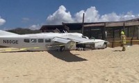 Máy bay hạ cánh khẩn cấp xuống bãi biển, một người tử vong