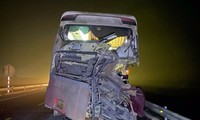 Tai nạn nghiêm trọng trên cao tốc Cam Lộ - La Sơn, 9 người thương vong