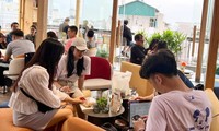 Lý do người Việt thích đi cafe, hay ăn ngoài