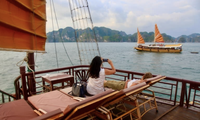 Chưa nghỉ lễ đã &apos;cháy&apos; tour du thuyền vịnh Hạ Long 