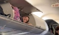 Xôn xao việc khách nữ nằm ngủ trong hộc hành lý trên máy bay 