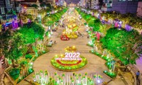 Đường hoa Nguyễn Huệ Tết Nhâm Dần 2022 khai mạc, người dân phấn khởi đến du xuân