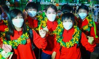 Nữ tuyển thủ bóng đá Việt Nam xúc động trước sự quan tâm của người dân TPHCM