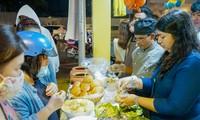 Dòng người đổ về Lễ hội ẩm thực &apos;Sài Gòn xưa và nay&apos;