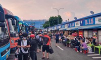 TPHCM: Bến xe Miền Đông tấp nập khách về quê đón Tết
