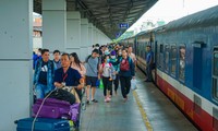 Mùng 7 tháng Giêng: Sân ga nhộn nhịp hành khách trở về TPHCM