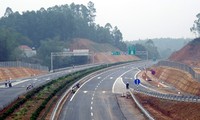 Đoạn cao tốc qua huyện Tam Dương (Vĩnh Phúc) sẽ thông xe vào chủ nhật này. Ảnh: VnExpress