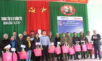 BIDV và Báo Tiền Phong trao quà cho cựu TNXP tại Thanh Hóa