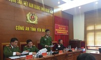 Đại tá Phạm Ngọc Thắng - Phó Giám đốc công an tỉnh Yên Bái bắt đầu buổi họp báo.
