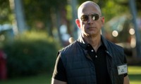 ng chủ Amazon - Jeff Bezos đã thành người giàu nhất thế giới trong vài giờ. Ảnh: AFP