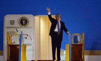 Những hình ảnh đầu tiên Tổng thống Mỹ Donald Trump tới Hà Nội
