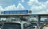 Trạm thu phí cao tốc TPHCM - Dầu Giây ùn tắc hàng cây số