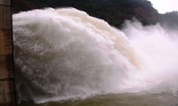 Hồ thủy điện xả lũ khẩn tại TT-Huế. Ảnh: BTTH 