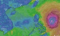 Siêu bão Mangkhut đang tiến vào Biển Đông