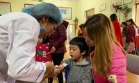 Trẻ lấy máu xét nghiệm tại Bắc Ninh. Ảnh: Nguyễn Hà