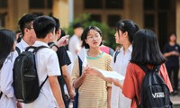 Sáng nay, hơn 85.000 thí sinh làm thủ tục dự thi vào lớp 10 tại Hà Nội