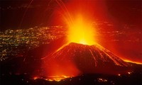 1001 thắc mắc: Điều gì xảy ra nếu bạn rơi vào núi lửa nóng 1.200 độ?