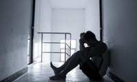 Học sinh tự tử vì áp lực học tập: Do người lớn stress?