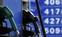 Giá xăng dầu đang "nóng" lên trên toàn cầu, thiết lập mức cao kỷ lục mới ở nhiều nước (Ảnh: NBC).