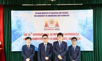 Bốn em đội tuyển IOI 2022, từ trái sang: Em Lê Hữu Nghĩa; em Trương Văn Quốc Bảo; em Dương Minh Khôi; em Trần Xuân Bách