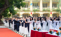 Trường THPT Việt Đức vinh dự đón nhận Huân chương Lao động hạng Nhì