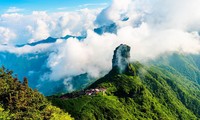 Những đỉnh núi cao nhất Việt Nam hút giới xê dịch