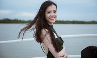 Người đẹp HHVN ngắm cảnh Sài Gòn từ du thuyền
