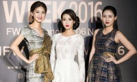 Hoa hậu Mỹ Linh đọ sắc chị em Thanh Tú - Trà My trên thảm đỏ