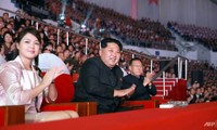Nhà lãnh đạo Triều Tiên Kim Jong-un và Phu nhân Ri Sol-ju trong một lần xuất hiện công khai. Ảnh: KNS.