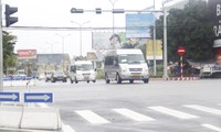 Xe chở đại biểu APEC trên phố Đà Nẵng